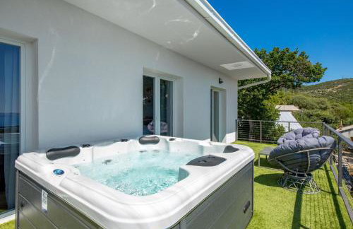 Villa Mirjam with swimming pool, jacuzzi and sea view - Foto 36