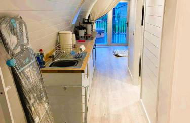 Blackbird Lodge - 2 bed with aircon, hottub, AC, accessible, stunning views - Photo 10