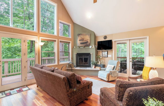 Bear Trail Chalet by Avantstay Retreat w/ Outdoor Living Deck & Fire Pit - Foto 116