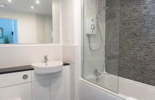 Lovely, comfortable 2-bed Braehead - free parking - Pass the Keys - Foto 43