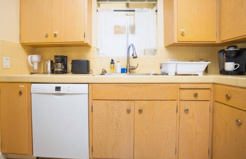 Central 3BR Home Steps from Castro St - Foto 40