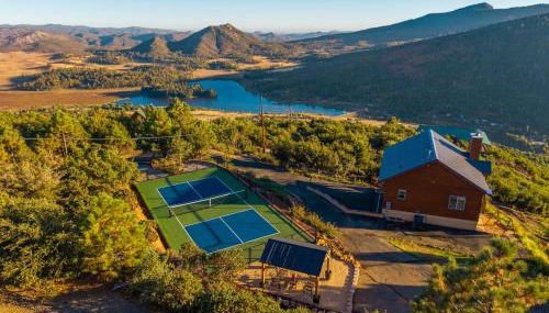 Wild Moon Ranch with Pickleball, Cedar Tub, Views - Foto 1