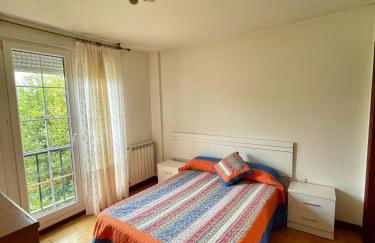 Chalet adosado con amplio jardín - Foto 5