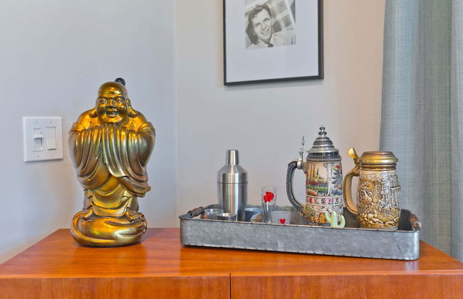 Modern Home w Private Pool Spa Pets Welcome - Photo 29