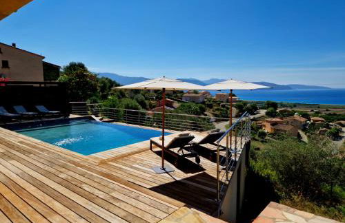 Modern villa 5 double bedrooms, new AC, private pool and stunning view 800 m from beach - Foto 2