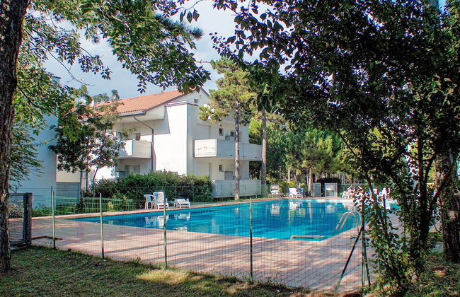 2 bedroom Apartment in Lignano Sabbiadoro with swimming pool and garden - Photo 20