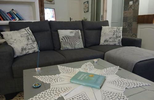 The Beach Hut with Lazy spa - Foto 17