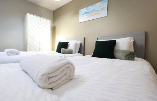 Modern Comfort 4 Bedrooms and Great Location - Foto 73