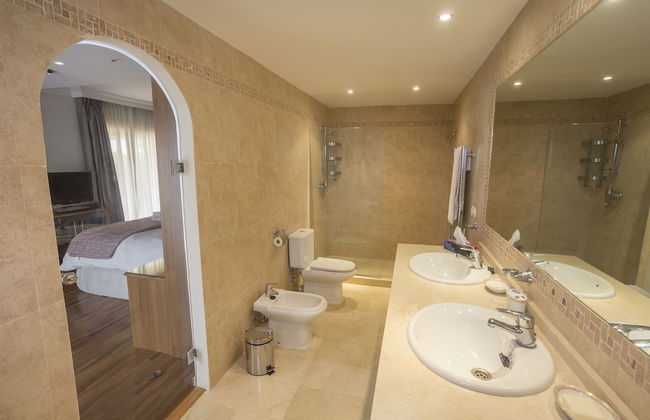 Villa Near Beach In Marbella - Photo 25