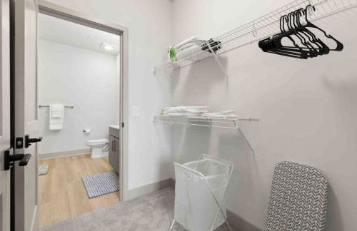 Luxe Living 5 Min From Downtown - Foto 17