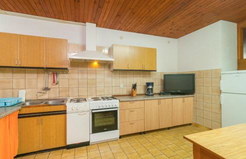 1 Bedroom Nice Apartment In Splitska - Photo 15