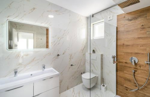 Villa BAMM with heated 36sqm pool, 5 en-suite bedrooms and panoramic sea views - Foto 33