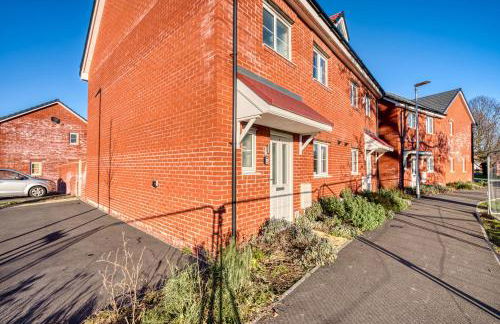 Stylish 4-Bedroom Townhouse with two large parking spaces and superfast Wi-Fi - Photo 34