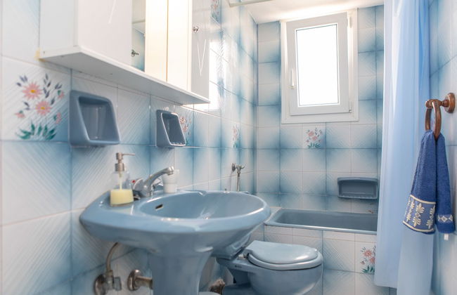 Gatis House - Photo 46