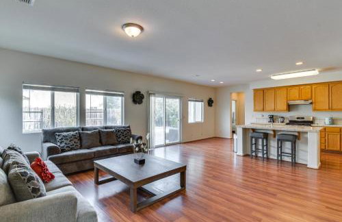 7 Mi to Lake Yosemite Family Home with Fenced Yard - Foto 5