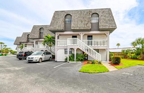 Steps to Sand Condo with Pool Access in Cocoa Beach - Foto 1