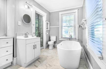 Homey Lodge - Cozy home / Walk to Revolution Mill / Near Downtown / Perfect for groups and family / Free parking - Foto 3