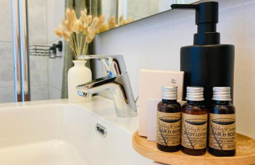 StudioIModernIZentrumIWLANIParkplatzIDisneyPlus - Foto 5