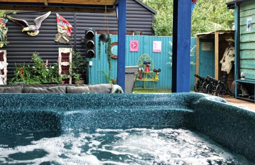 Lakeland Lodge with private Hot Tub and fishing - Foto 7