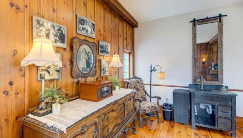 Historic Brookfield Farm Home about 14 Mi to Milwaukee - Foto 5