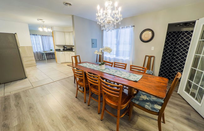 The Stone Castle - With Private Yard & Parking, Near Falls & Casino by Niagara Hospitality - Foto 18