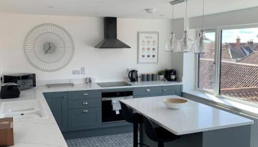 'The View' Penthouse Apartment Number Four Lees Terrace - Photo 3