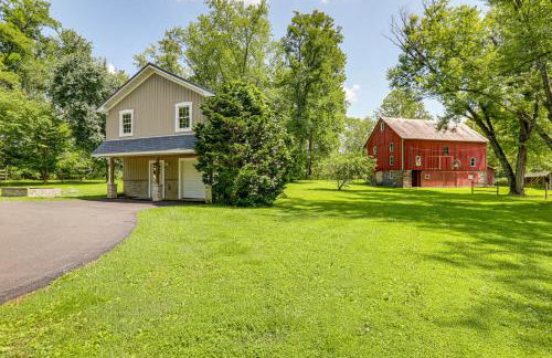 Walk to River Couples Retreat in Kintnersville! - Foto 3