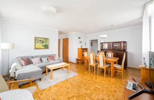 National Stadium Spacious Apartment by BookingHost - Foto 1