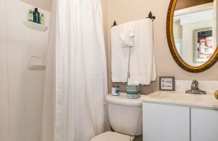 Studio w King Bed Walking distance to Beach & Shops - Foto 3