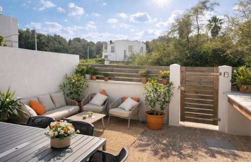 Peaceful Beach House in Son Serra de Marina, terrace, 3 min walk to sea - Foto 1