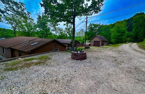 Lakefront Home 4Bed3BathDockFirepitGrill-12PP - Foto 65