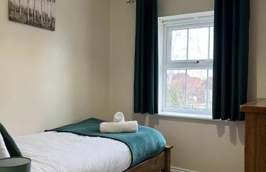 Holthart Town-House, Great for Groups, Families, Pets & Contractors - Photo 24