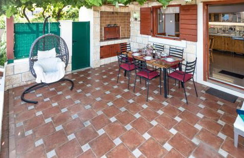 4 Bedroom Beautiful Home In Mravinci - Photo 8