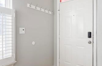 Cozy Downtown Escape Hot tub and Modern Touches - Foto 13