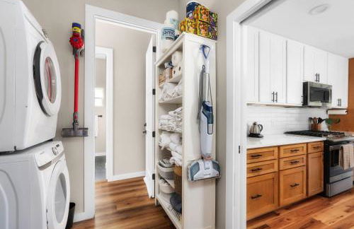 Sunflower House - Luxe Retreat with Sauna & Hot Tub - Foto 23