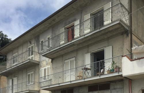 Confortevole e Luminoso Appartamento 100mq a Falerna con Vista sul Paese e sul Promontorio con Free WiFi Free Parking e Smart TV - Foto 12