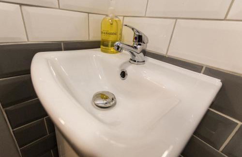 1 Bedroom Newton Apartment l Free Parking l Wigan Royal Infirmary l Haigh Hall l Central Location - Foto 17