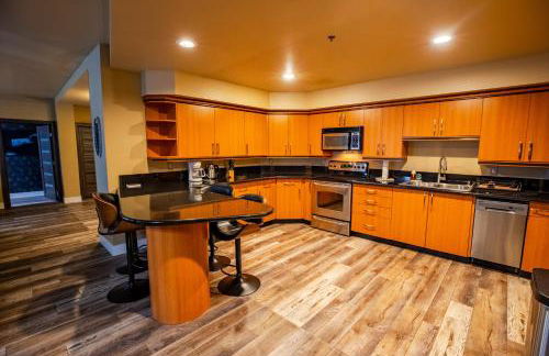 2100 SqFt Penthouse Suite W/ Strip Views! POOL GYM - Foto 6