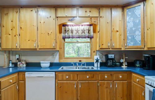 Boujee Bear Lodge - A Peaceful Cabin in the Woods - Photo 21