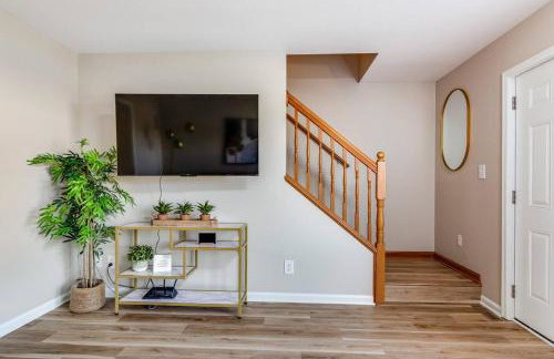 Charming 2BR Home w Outdoor Space & BBQ Grill - Foto 7