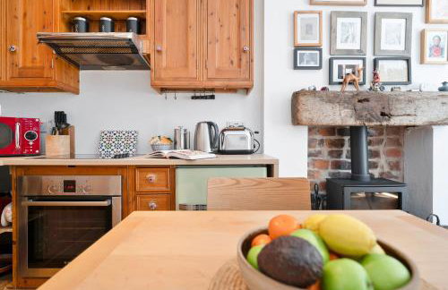 Cozy with Character Vibrant Cottage Style Flat at Leith Links Park - Photo 28