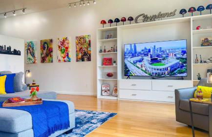 Downtown Cleveland: Steps To Sports & Events 2 Bedroom Condo by RedAwning - Foto 28