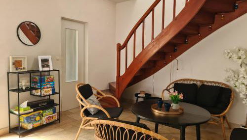 Dors Fée Duplex avec Toit-Terrasse et Salle de Jeux - Centre Bourg à 4 min du Puy duFou - Foto 4