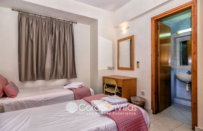 Wonderful Quiet Area, Completely Privacy, Large Private Pool, Colourful Garden - Foto 9