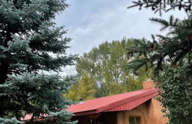 Romantic Escapes at this Riverside Cottage Rental on the Pecos River, New Mexico - Foto 21