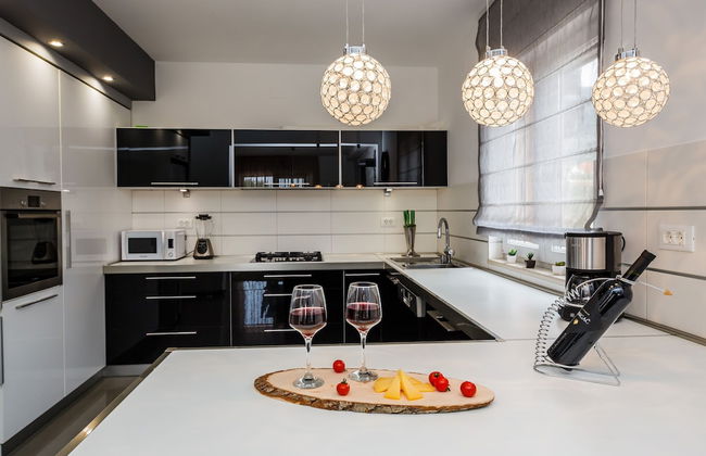 Luxury Secluded Villa w. Pool, Jacuzzi and Garden - Photo 18