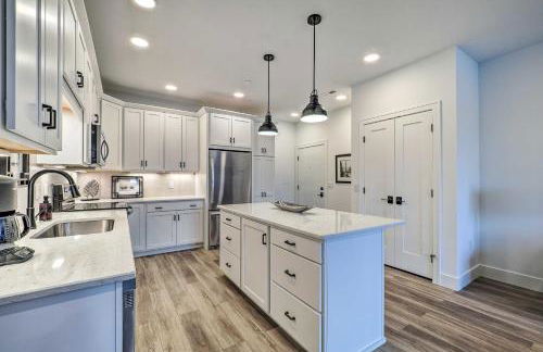 Downtown Traverse City Condo 32 Mi to Ski Slopes! - Foto 7