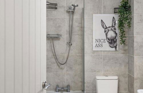 The Jockey Suite-Newmarket High Street-Two Double Bedroom Apartment - Foto 16