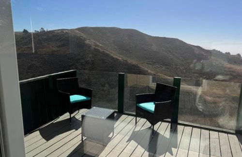 Mountain View 2BR 1 Bath Retreat with Private Lanai - Photo 22