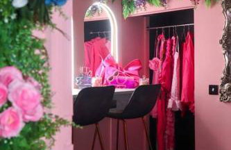 Manchester's ONLY themed slumber party suite for 8 with makeup room - Photo 21
